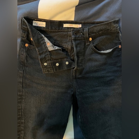 Levi's Wedgie Straight Black Jeans - Picture 4 of 6